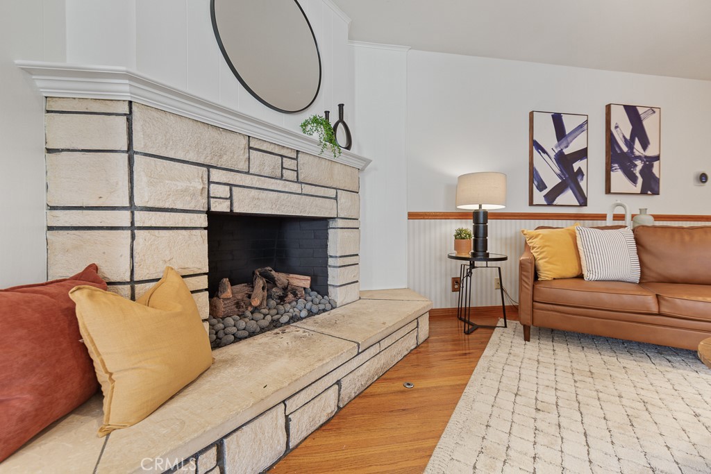 868 Stevely Property Photo 8