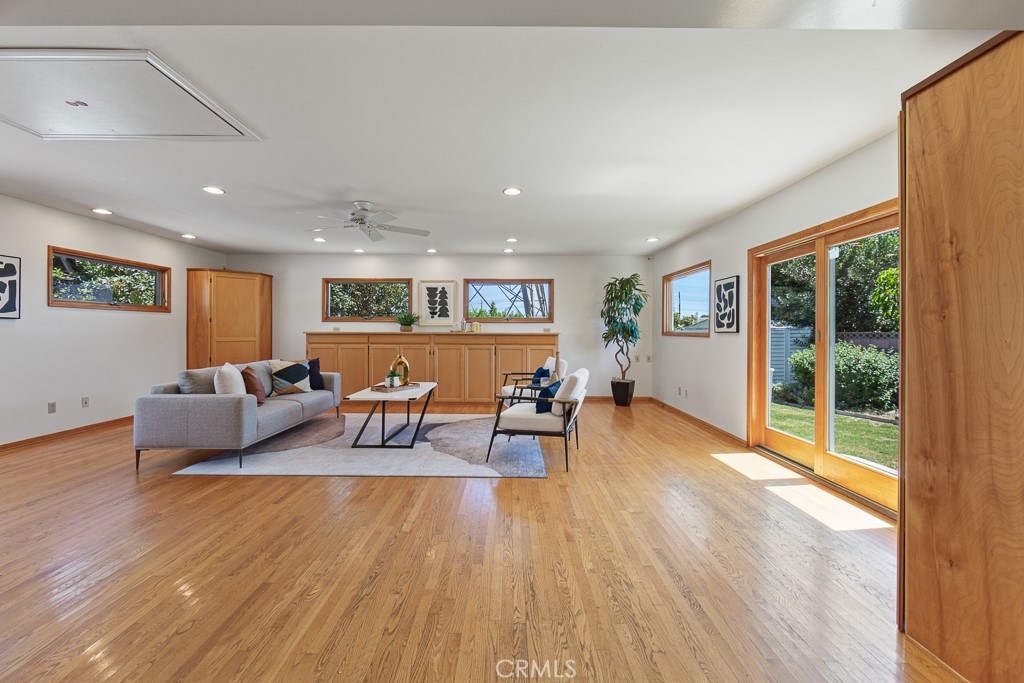 868 Stevely Property Photo 13