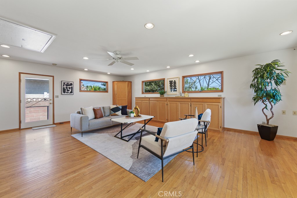 868 Stevely Property Photo 14