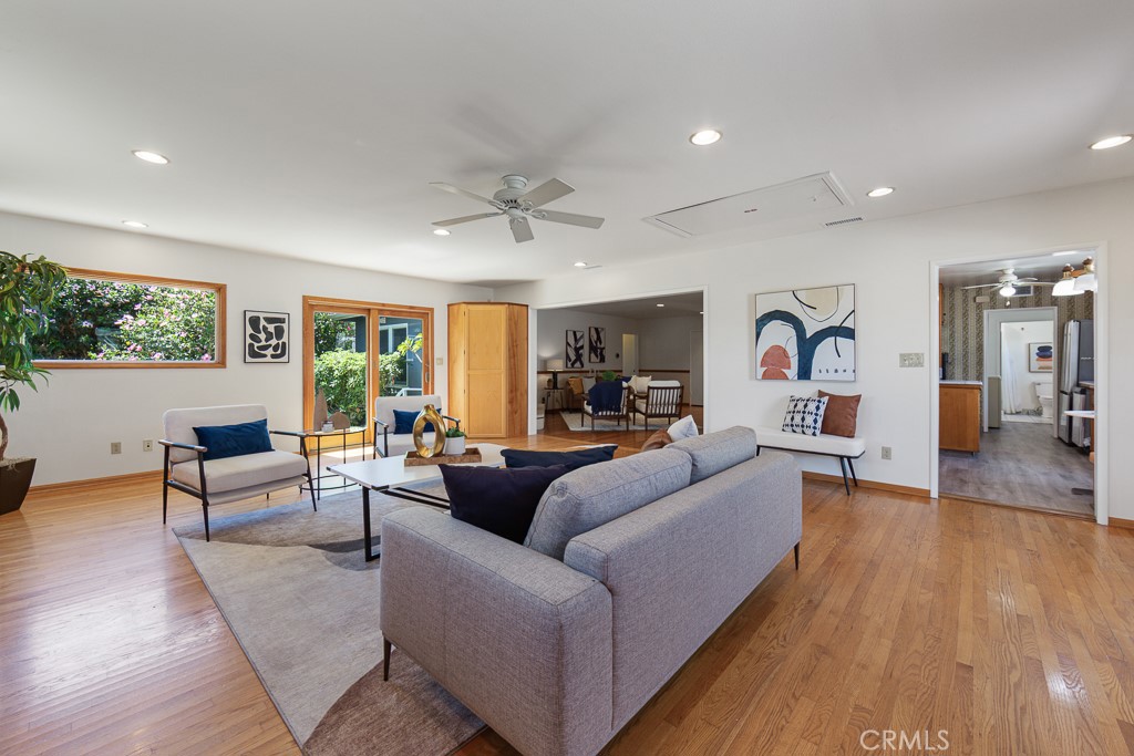 868 Stevely Property Photo 17