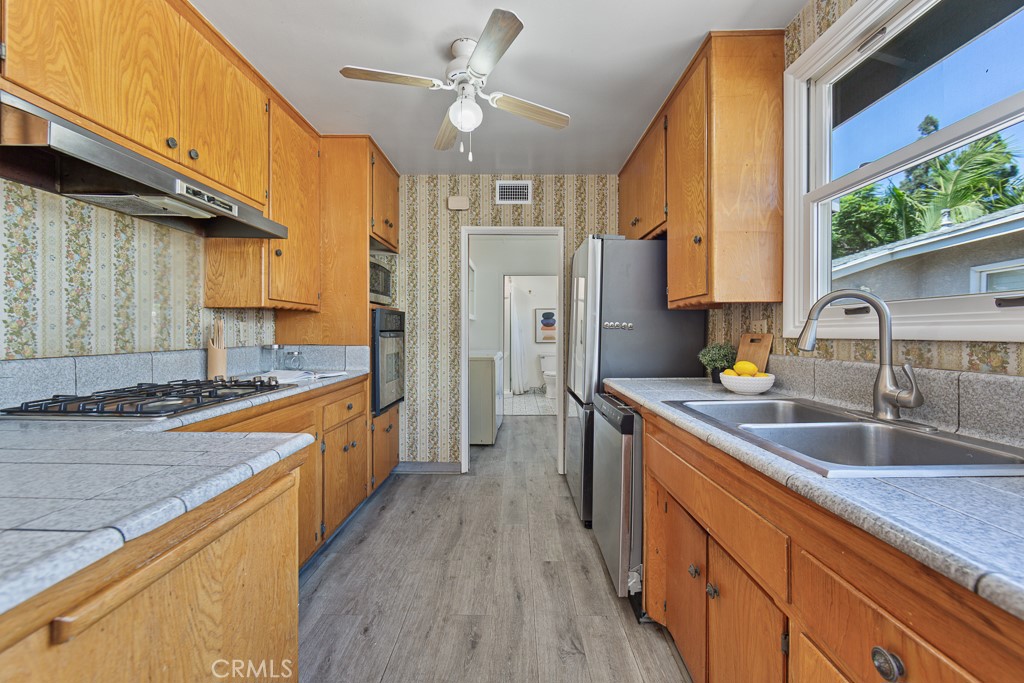 868 Stevely Property Photo 21