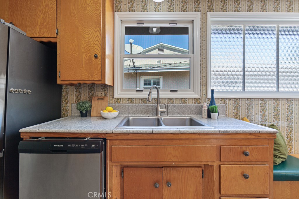 868 Stevely Property Photo 22