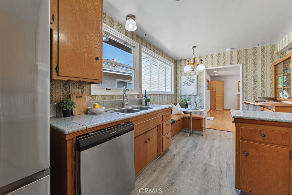 868 Stevely Property Photo 23