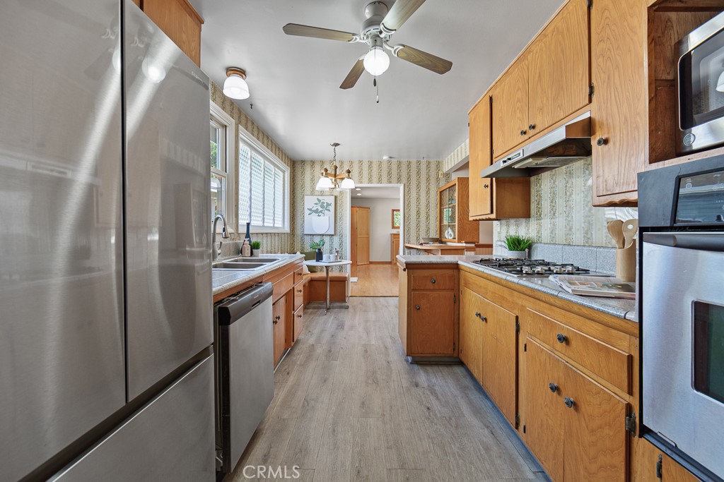 868 Stevely Property Photo 24