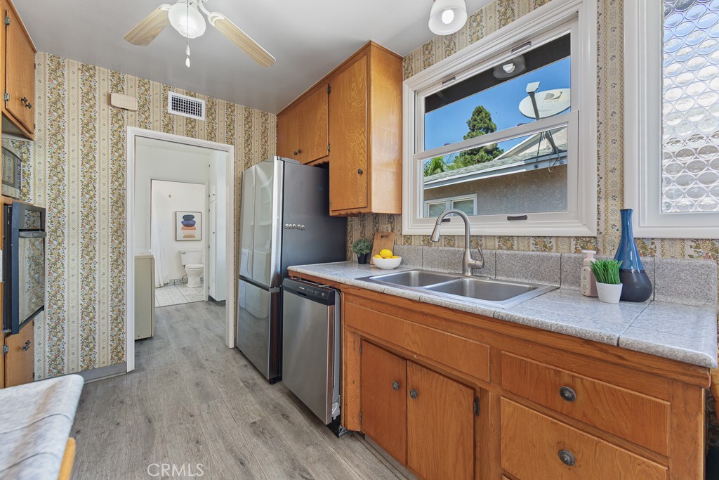 868 Stevely Property Photo 27