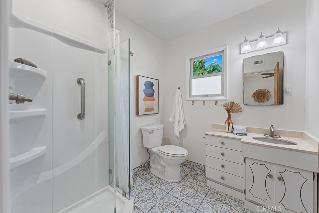 868 Stevely Property Photo 30