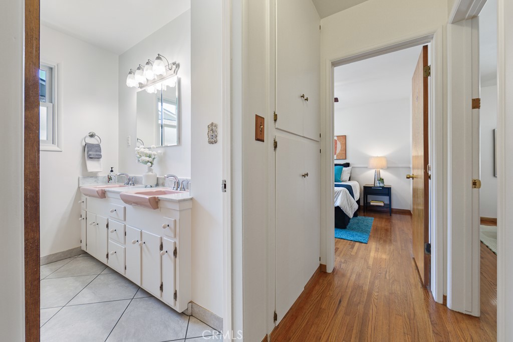 868 Stevely Property Photo 34