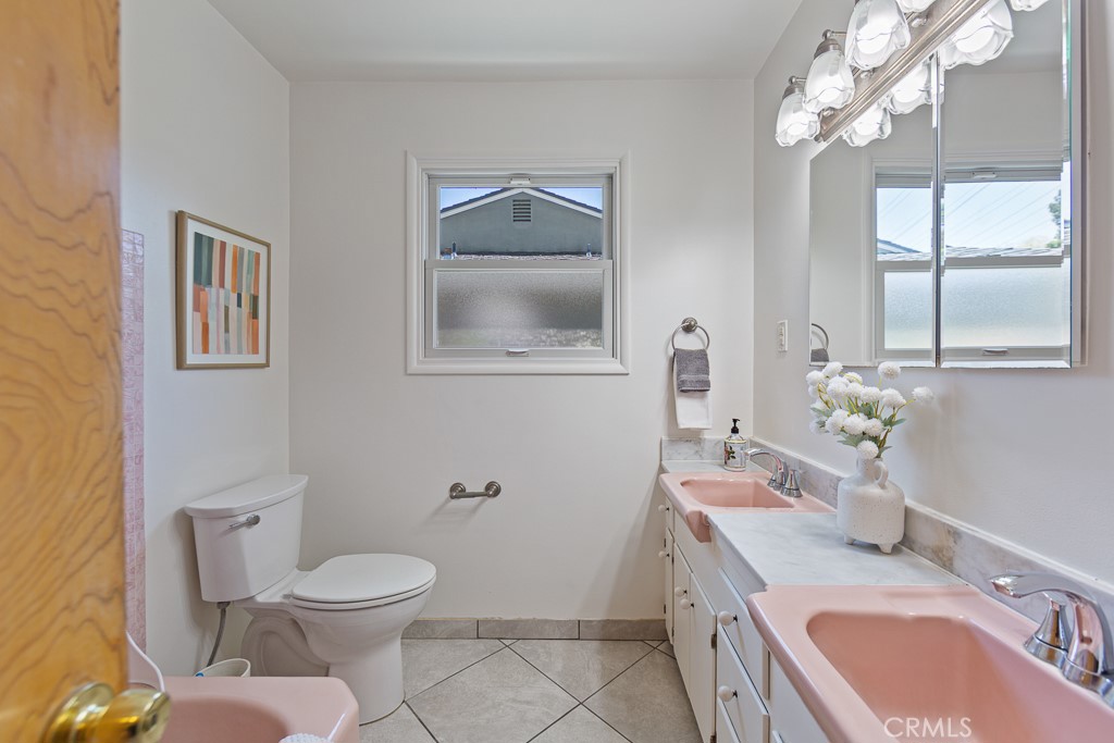 868 Stevely Property Photo 35