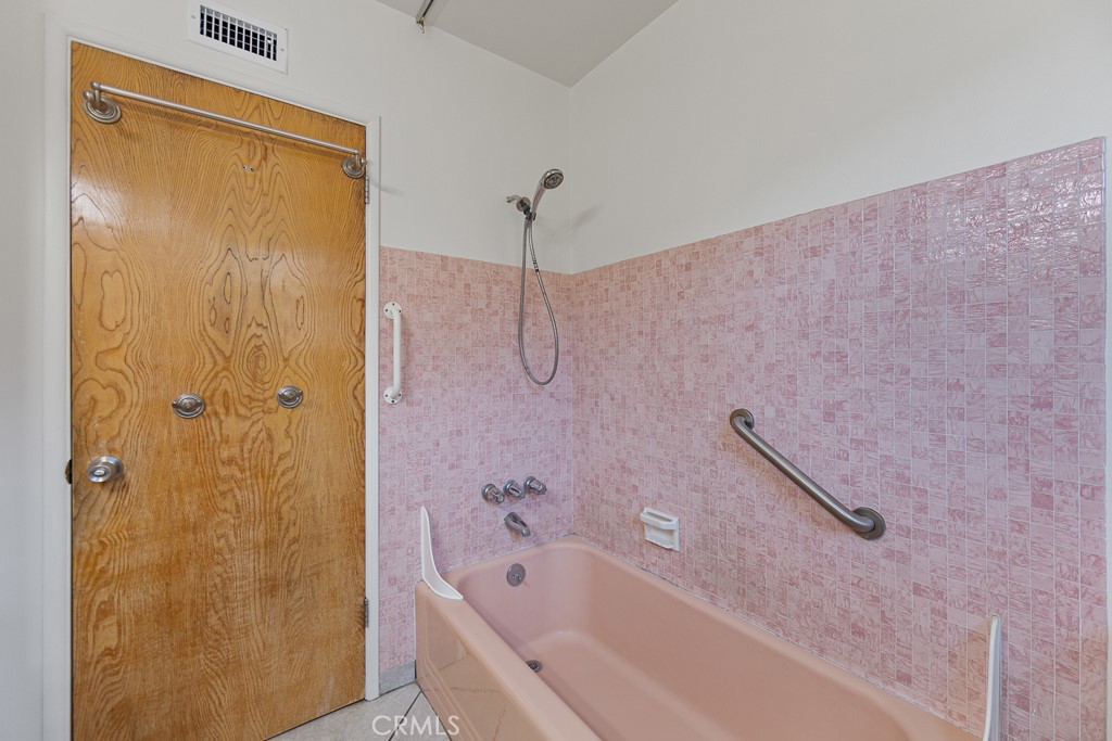 868 Stevely Property Photo 37
