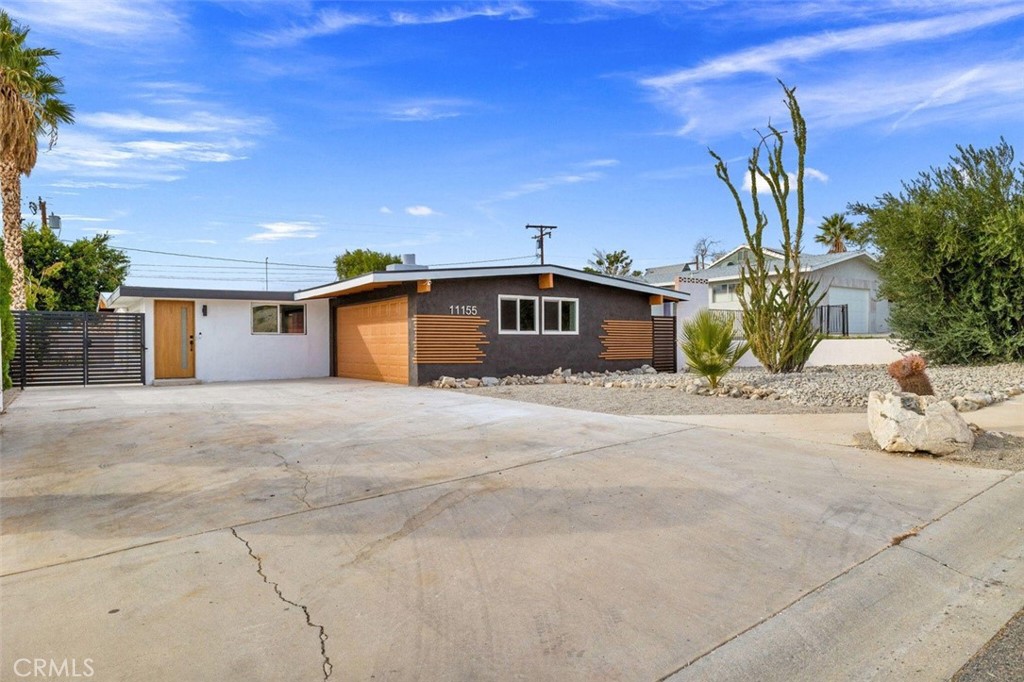 11155 Foxdale Property Photo