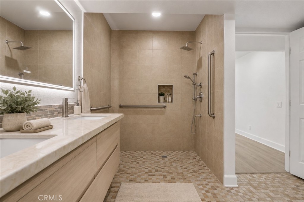2122 W Chalet Property Photo 8