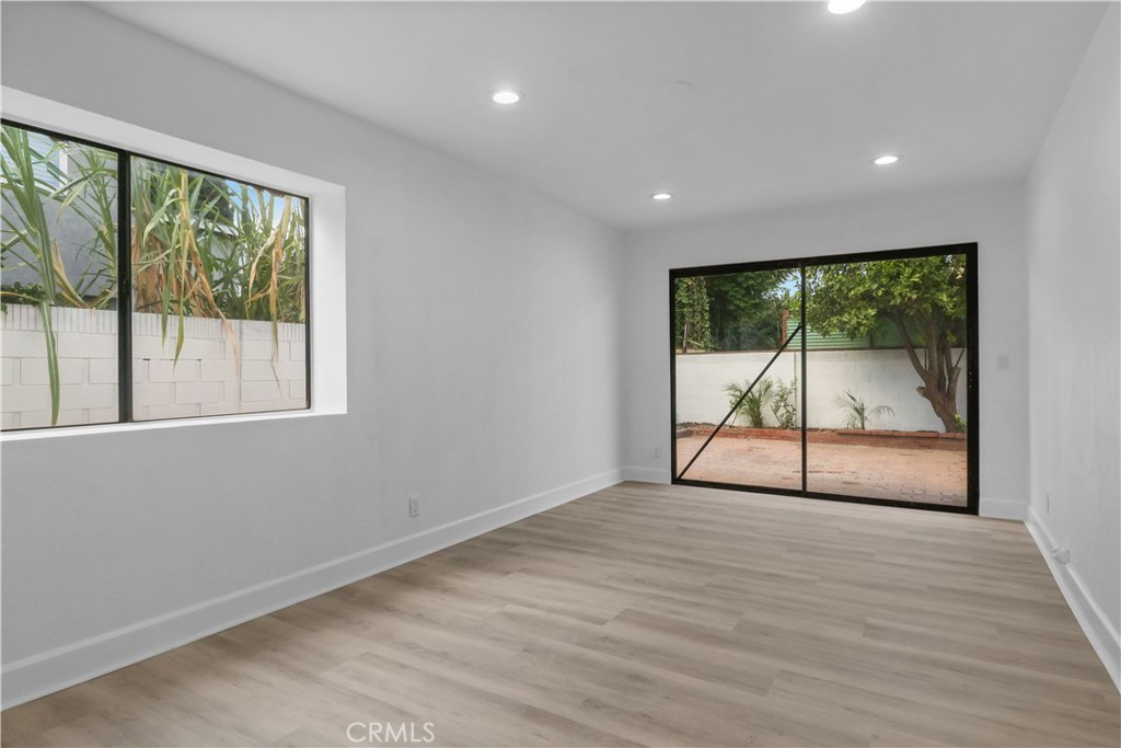2122 W Chalet Property Photo 13