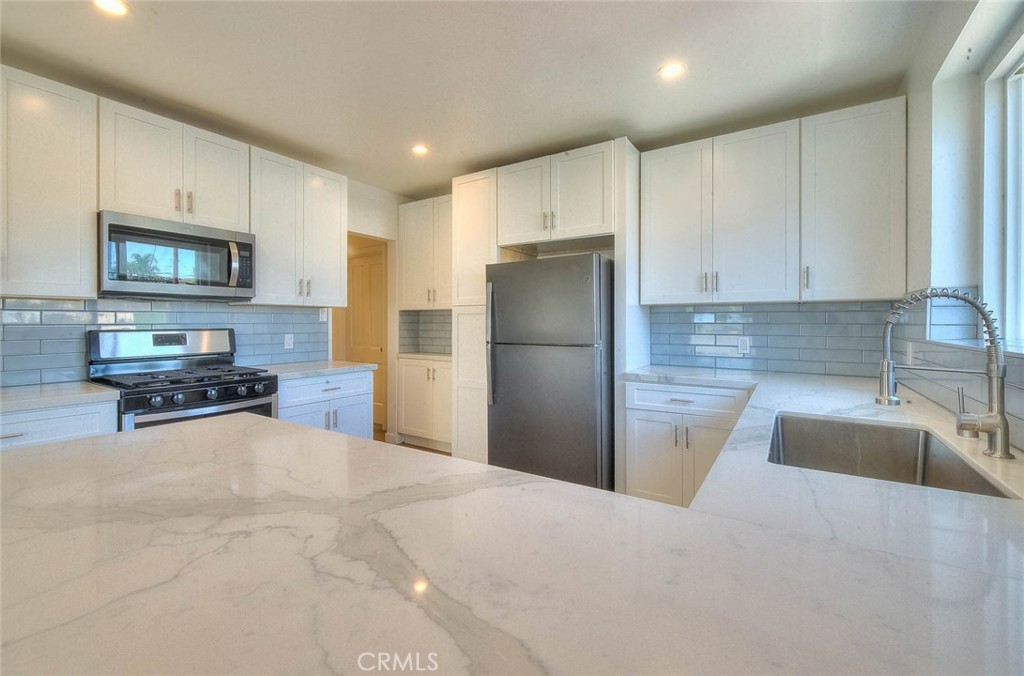 230 Mira Mar Avenue A Property Photo 15