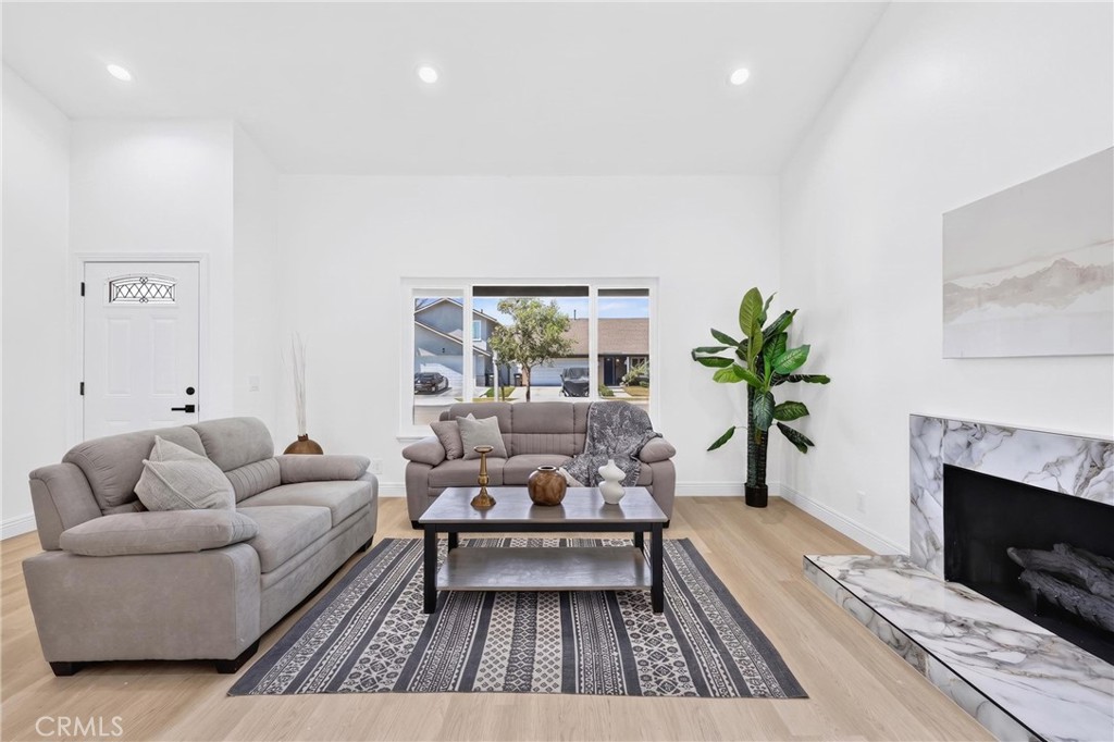 12412 Viarna Property Photo 7