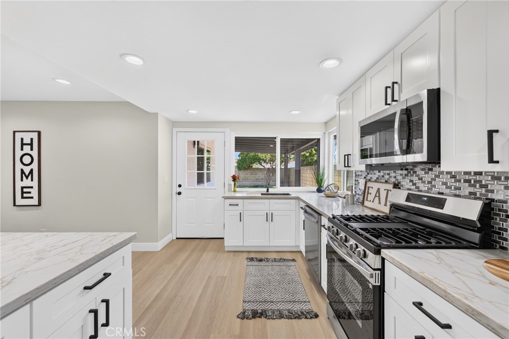 12412 Viarna Property Photo 11