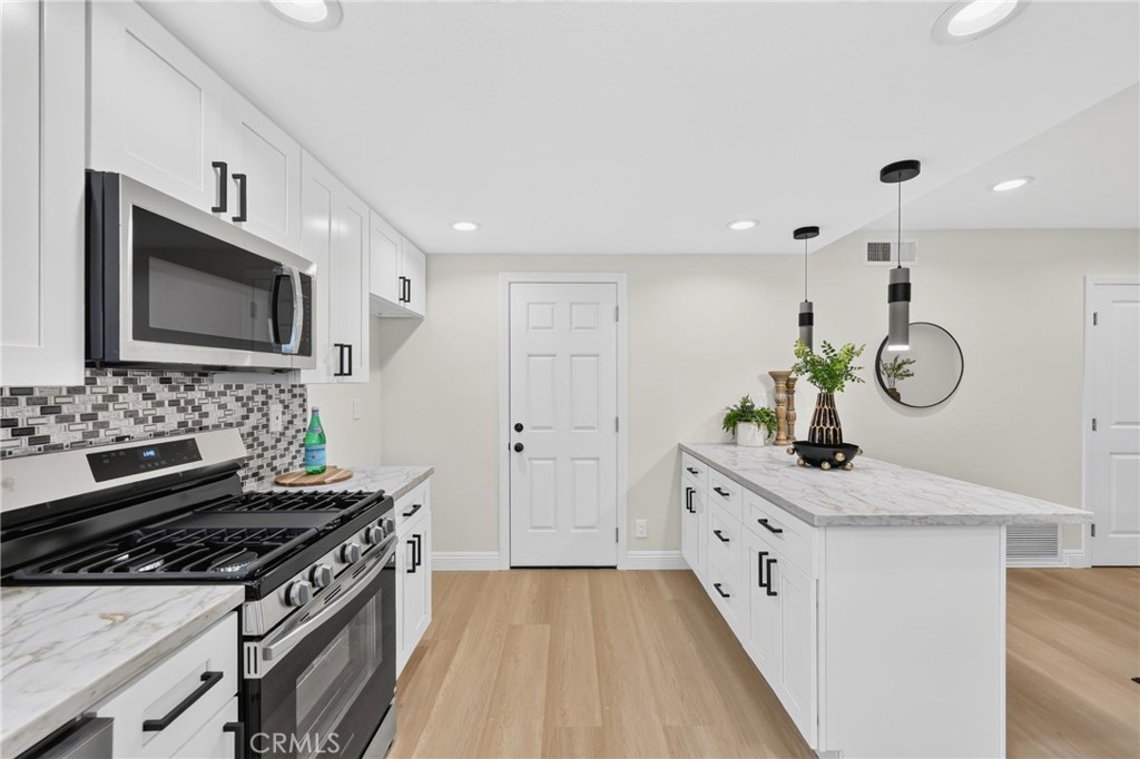 12412 Viarna Property Photo 12