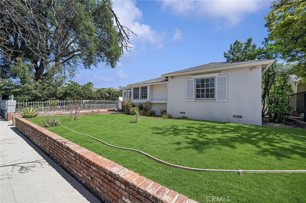 5436 Crebs Property Photo 4