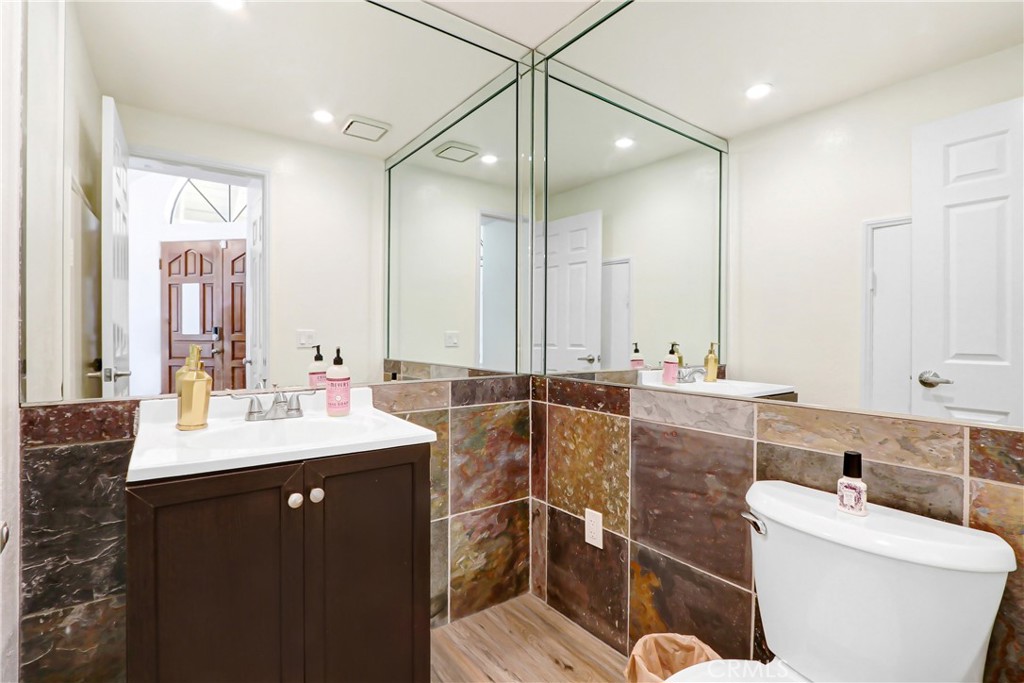2161 Falcon Crest Property Photo 8