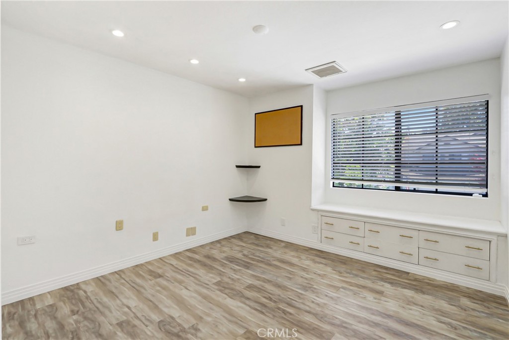2161 Falcon Crest Property Photo 11