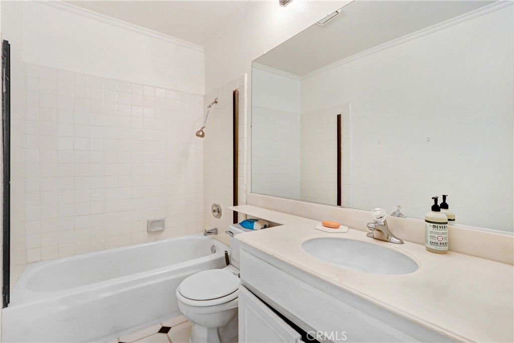 2161 Falcon Crest Property Photo 13