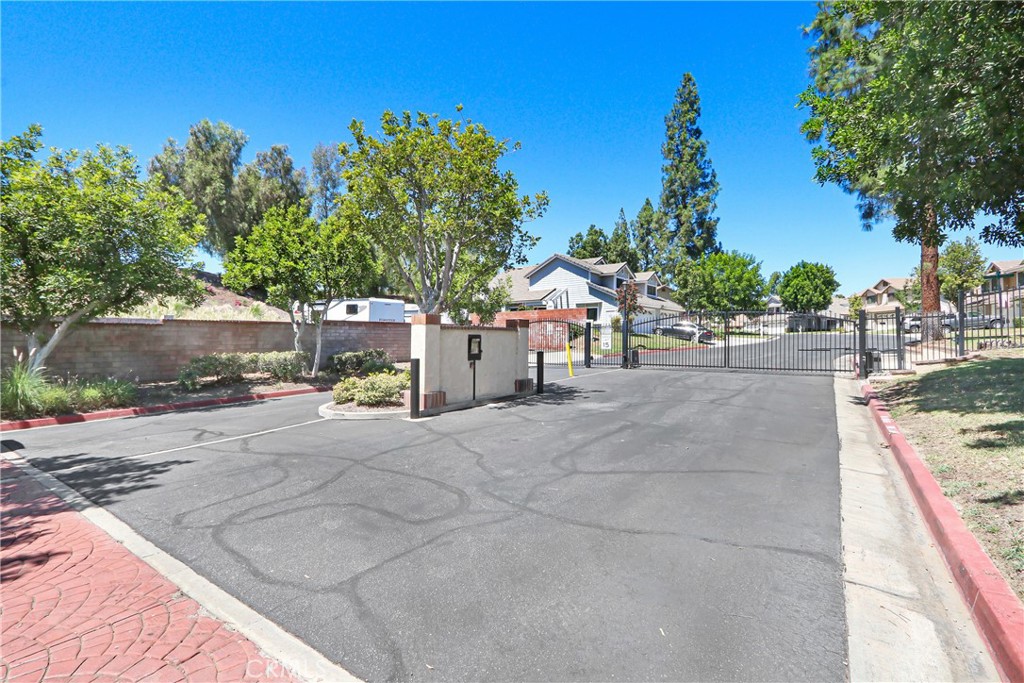 2161 Falcon Crest Property Photo 20