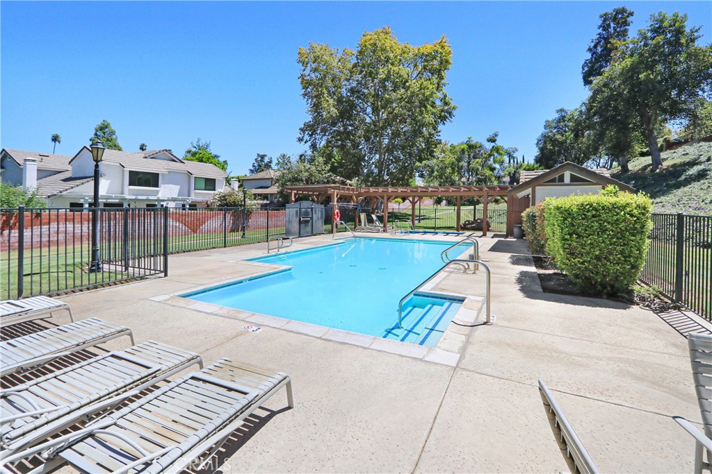 2161 Falcon Crest Property Photo 21