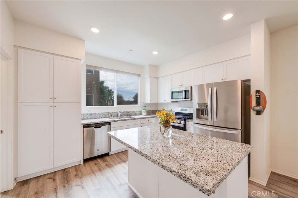 17614 Garden House Property Photo 4