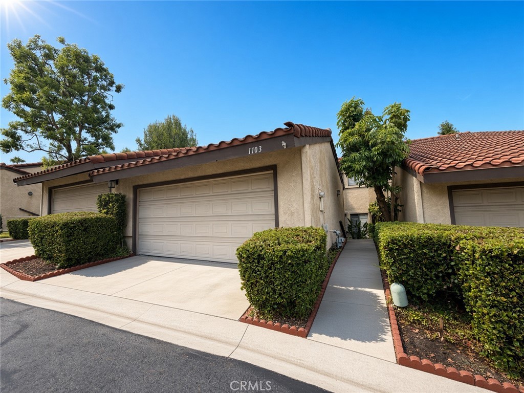 1103 Loxley Property Photo 1