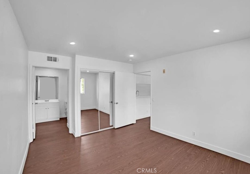 12601 Van Nuys 241 Property Photo 4