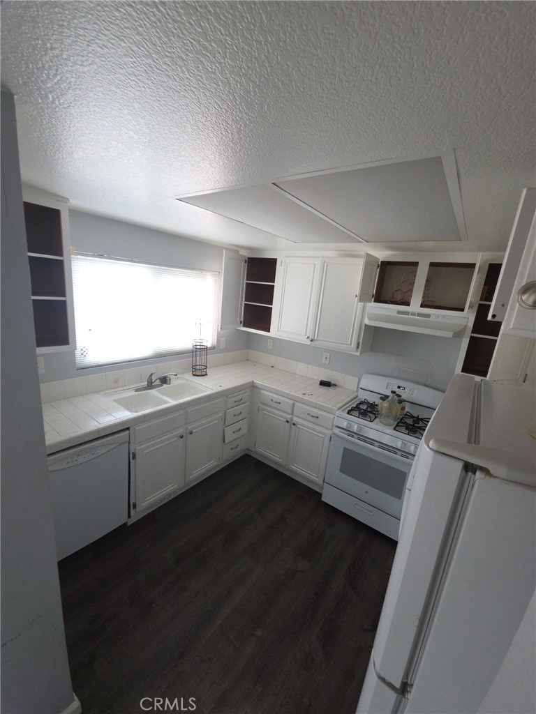 21128 Gladiolos Property Photo 3