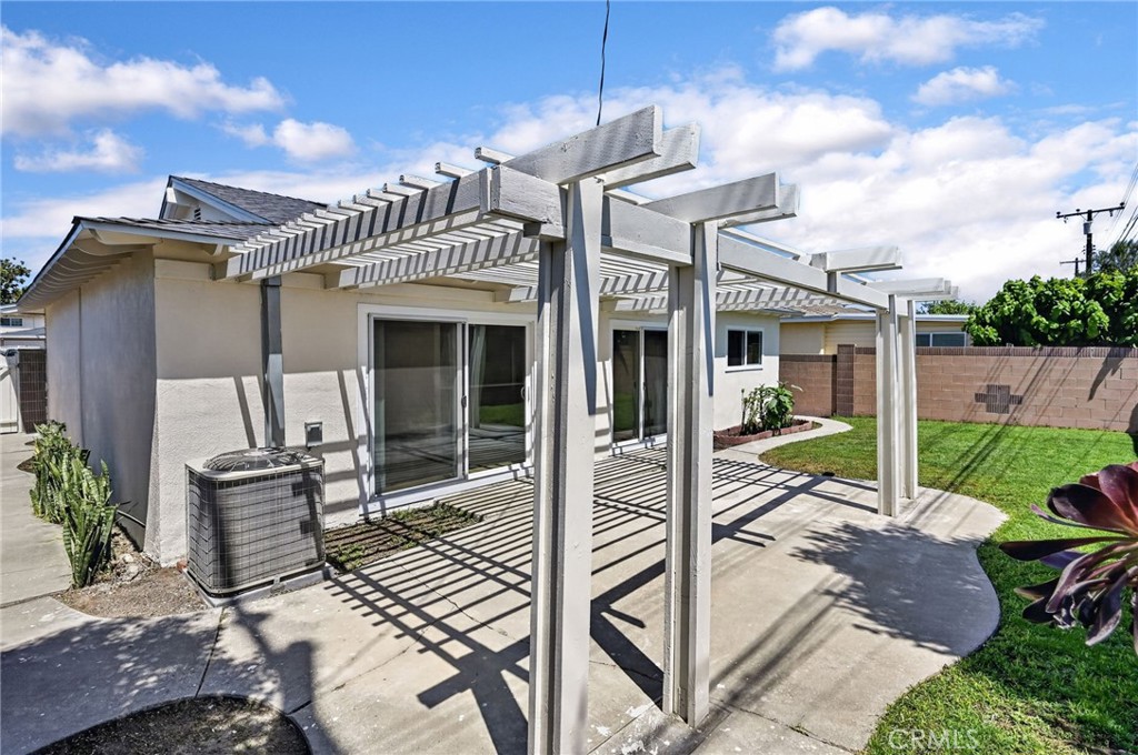 17524 Thornlake Ave Property Photo 17