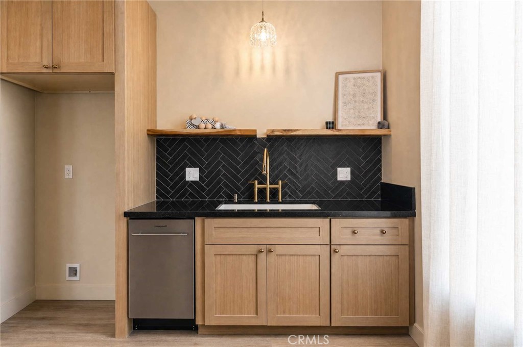 524 Solano Property Photo 7