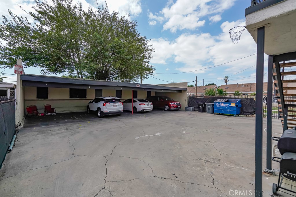 116 E Alondra Property Photo 6