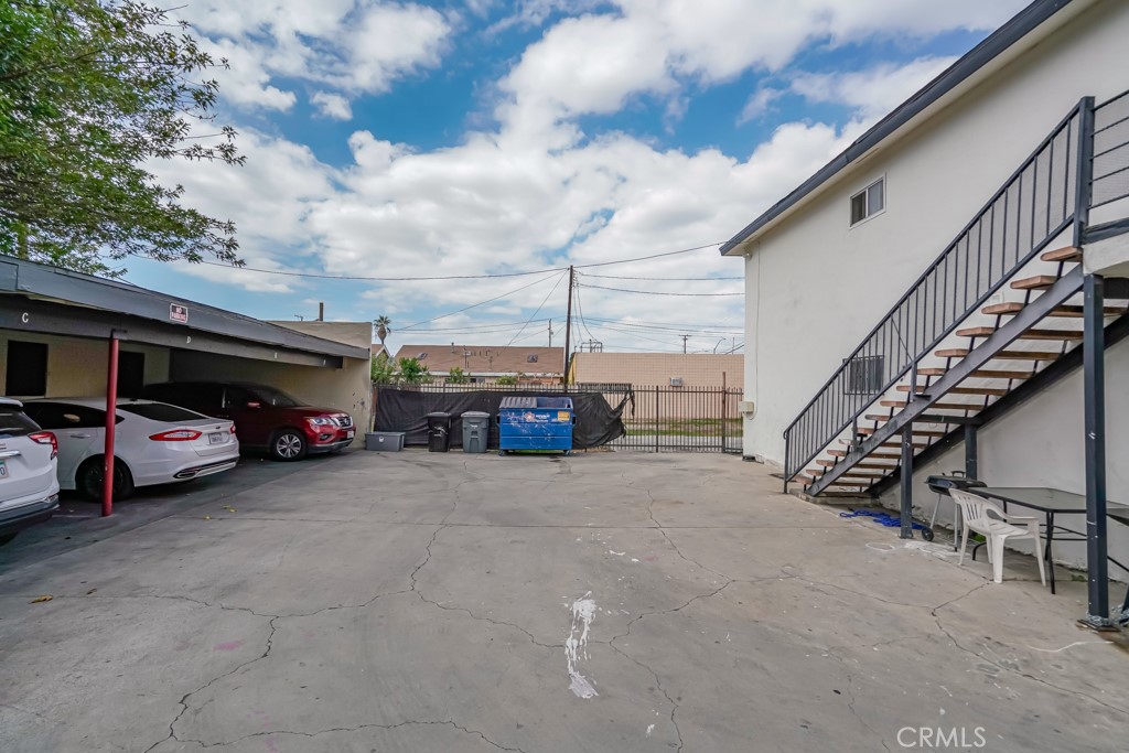 116 E Alondra Property Photo 7