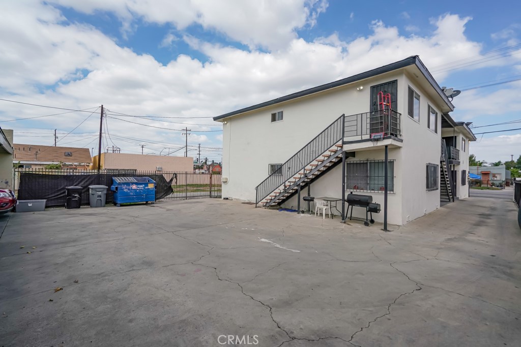 116 E Alondra Property Photo 8