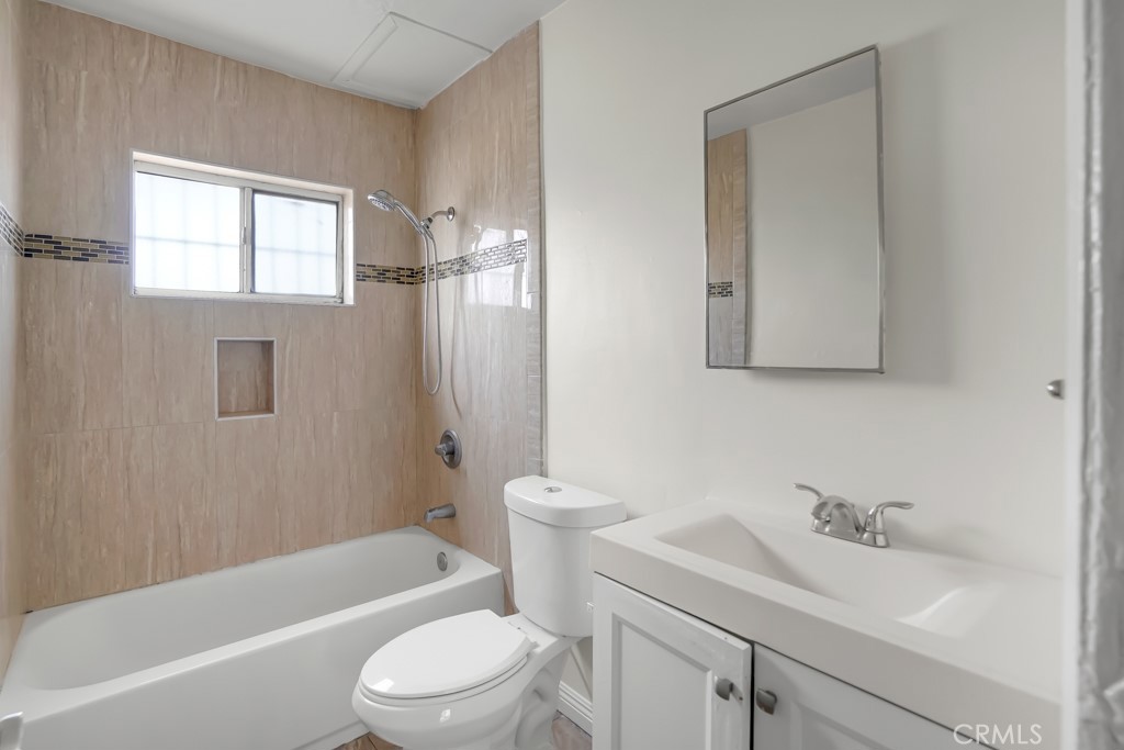 116 E Alondra Property Photo 23