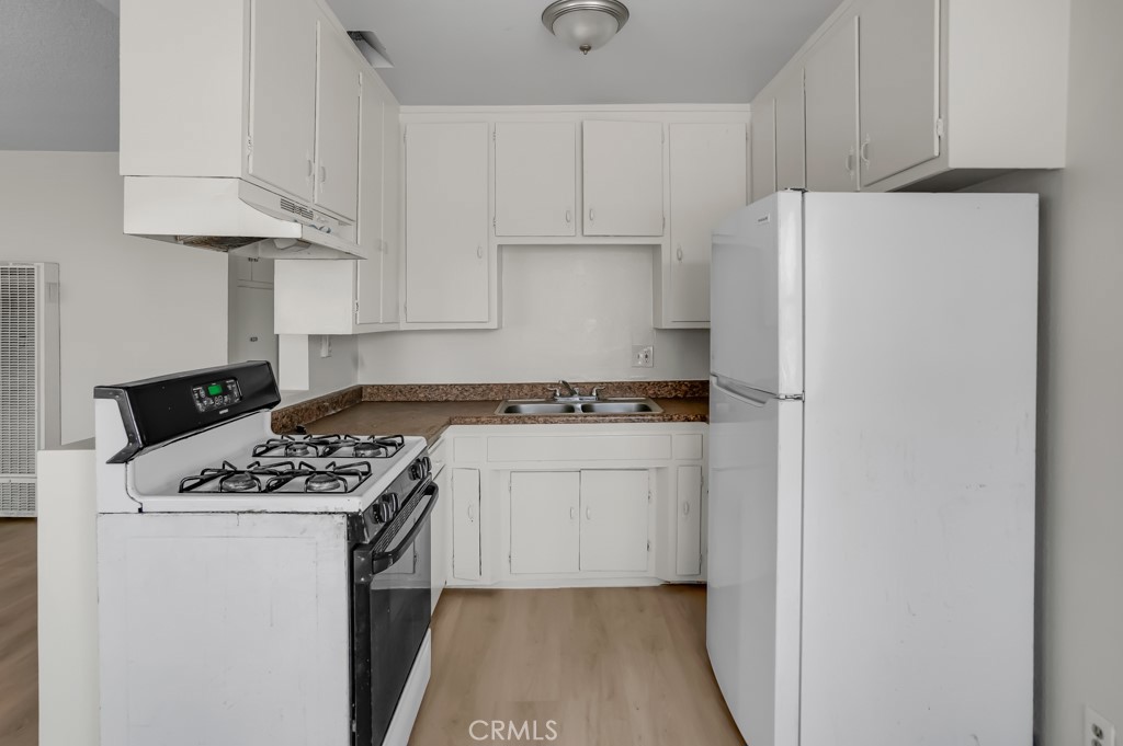 116 E Alondra Property Photo 45