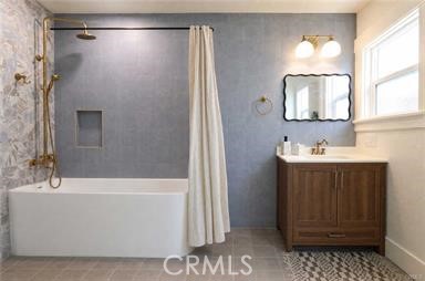 5215 S Van Ness Property Photo 15