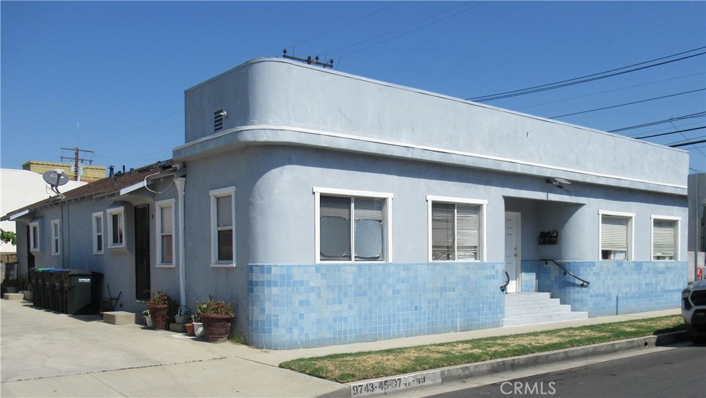 9745 Maple Property Photo 1