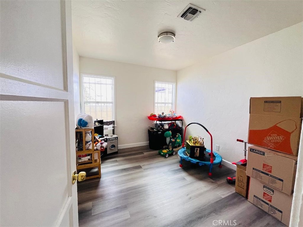 1110 N Pearl Property Photo 4