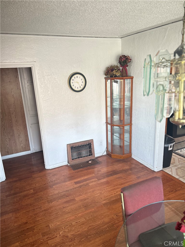 544 W 112th Property Photo 8
