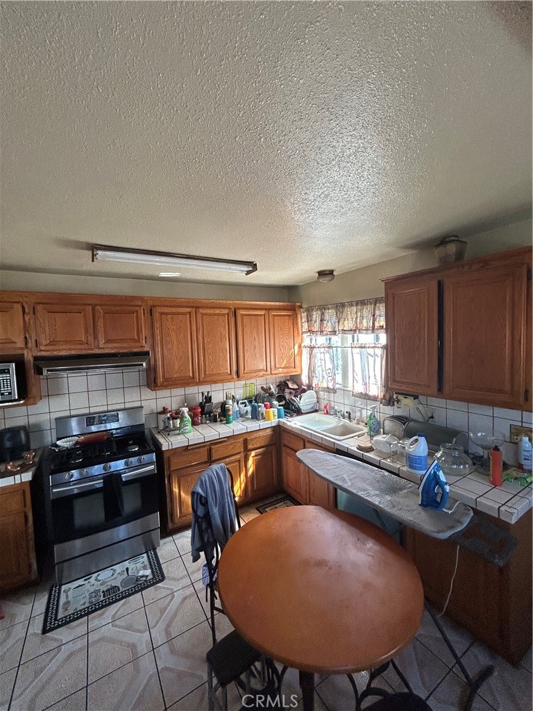544 W 112th Property Photo 12