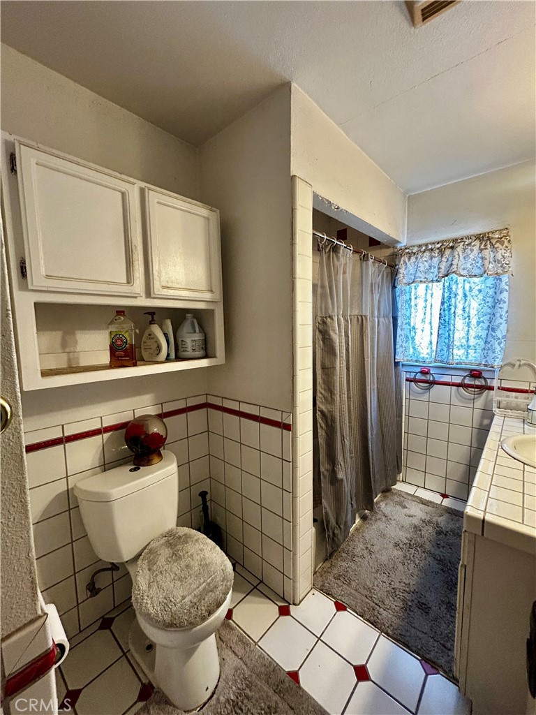 544 W 112th Property Photo 19
