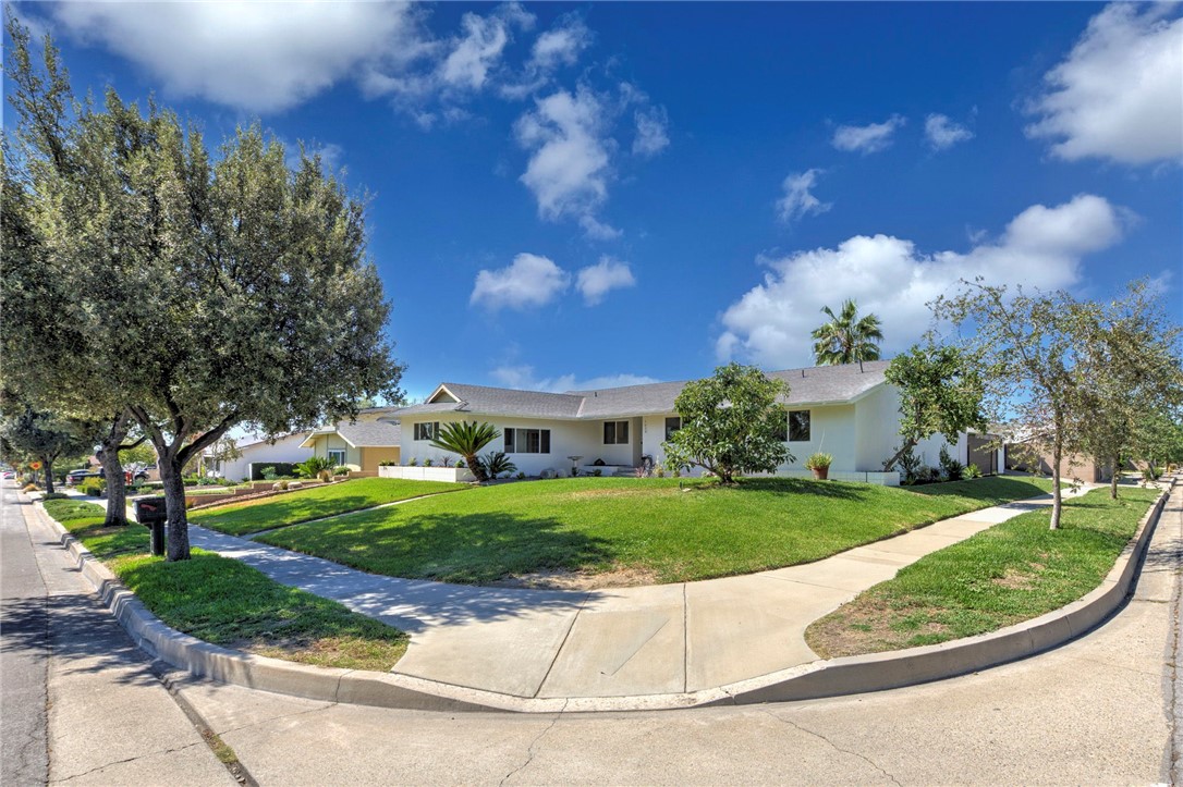 1629 Sumner Property Photo 3