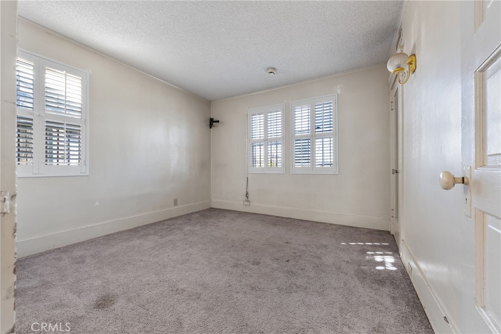 1122 W 77th Property Photo 16