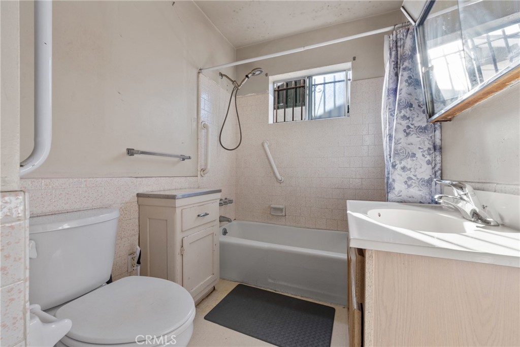 1122 W 77th Property Photo 19