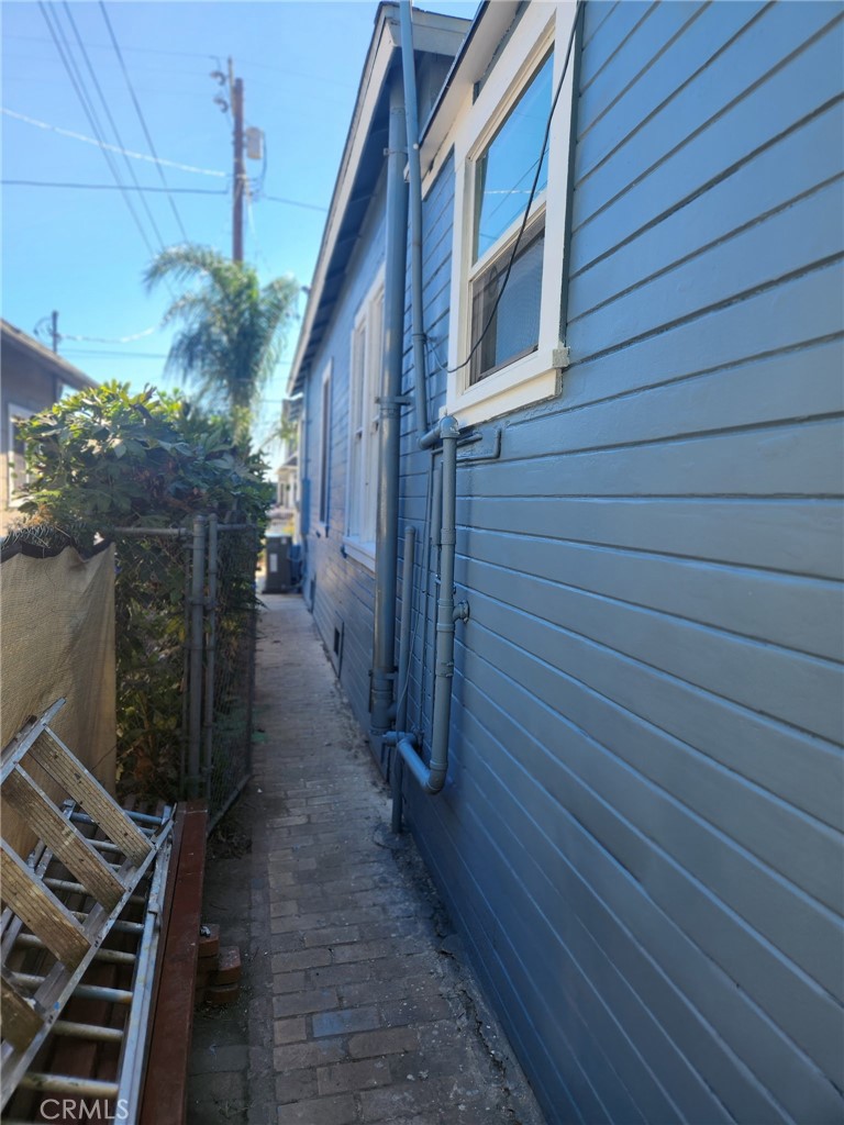 380 10th St, W Property Photo 5