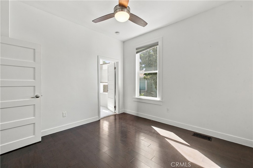 380 10th St, W Property Photo 8