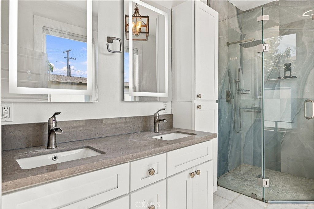 380 10th St, W Property Photo 12