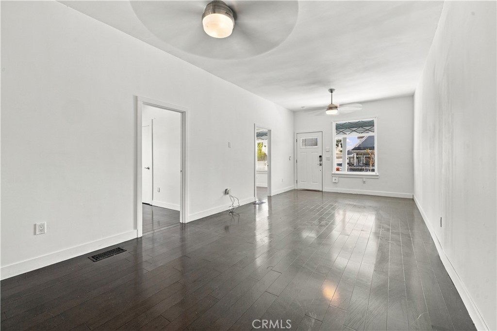 380 10th St, W Property Photo 17